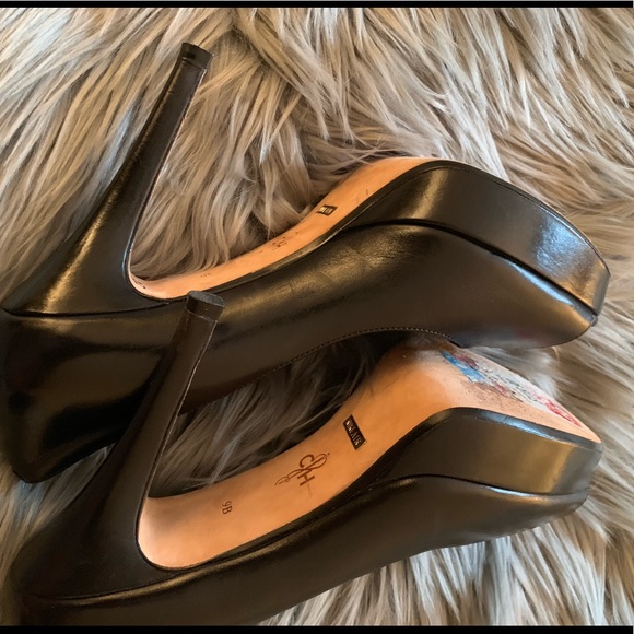 Shoe - Picture 2 of 3